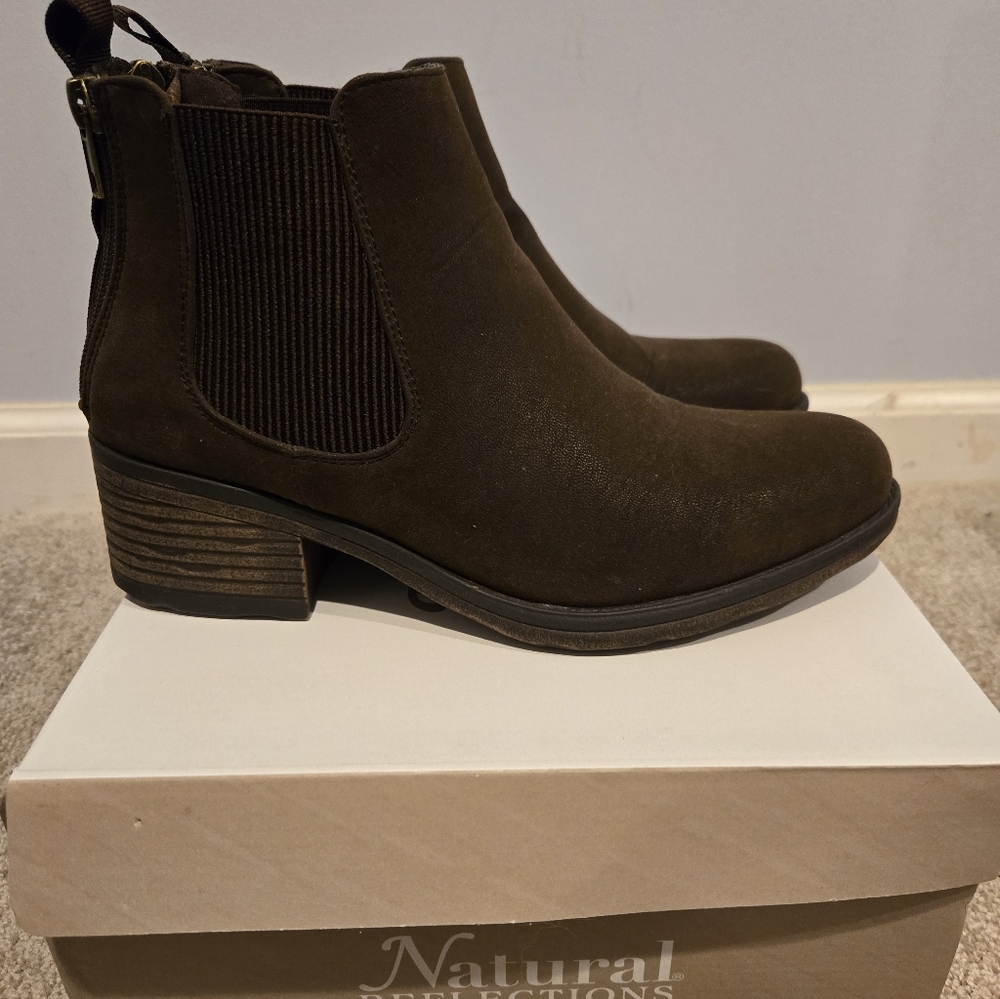 Natural Reflections Dark Brown Ankle Booties Women's size 9.